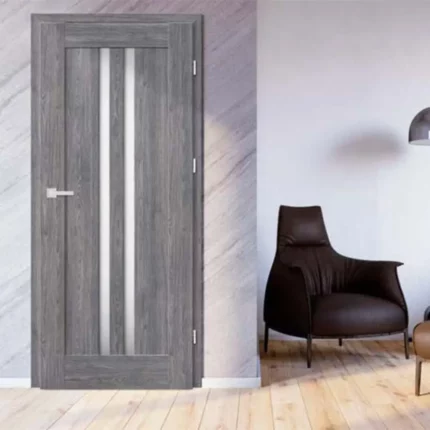Ekodangos PREMIUM vidaus durys – modernus ir elegantiškas pasirinkimas. Epimedium kolekcijos lygiabriaunė varčia su paslėptais vyriais (3 vnt.) ir magnetine spyna užtikrina šiuolaikišką dizainą bei funkcionalumą.